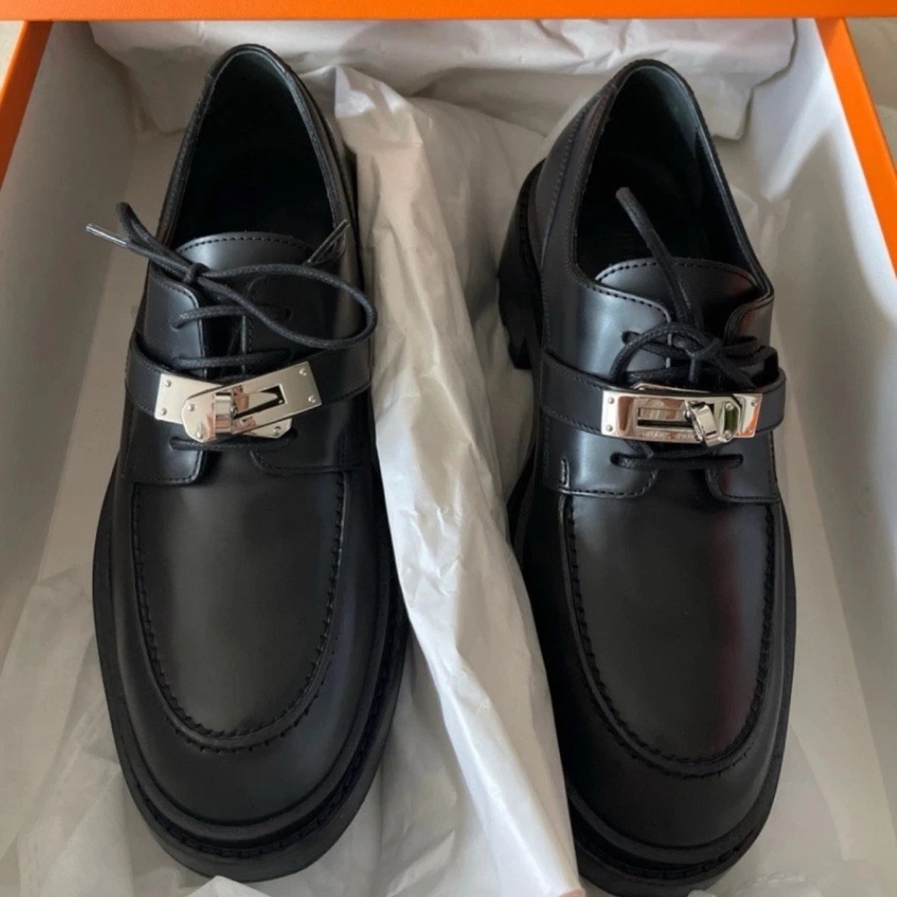 HERMES limited edition Kelly buckle black leather loafer